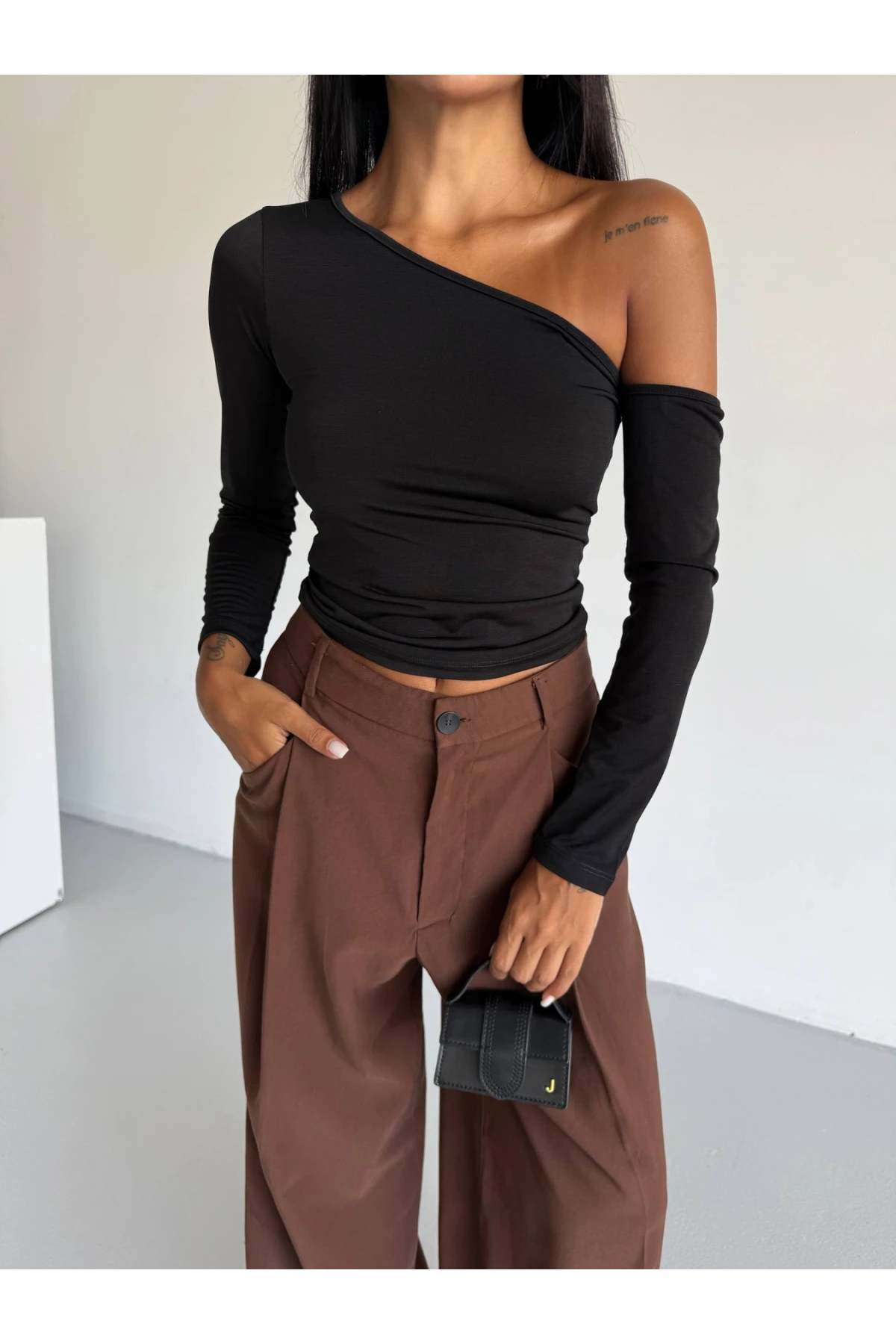 Kadın Siyah Asimetrik Yaka Drapeli Sandy Bluz HZL25S-FRY123361