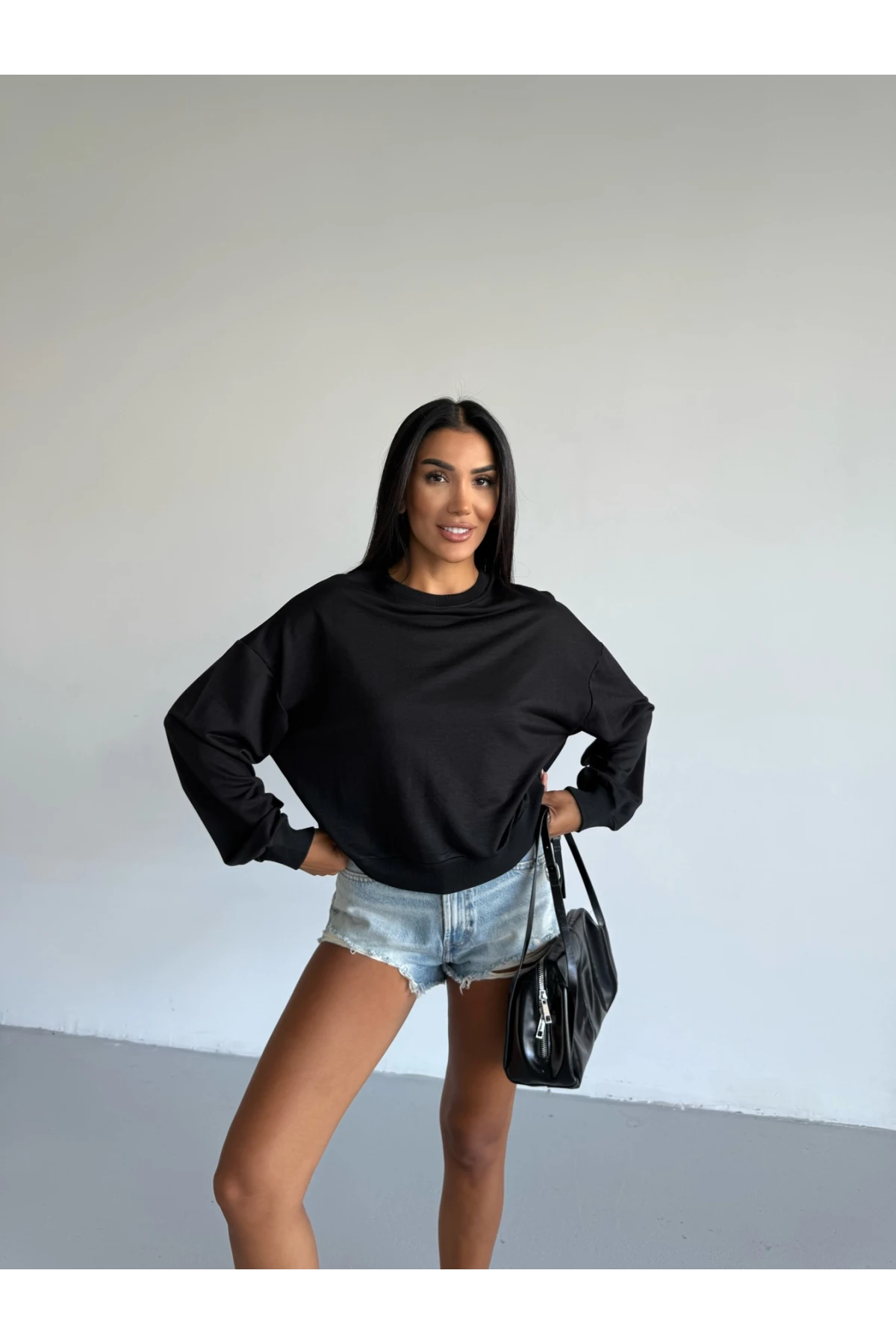 Kadın Siyah Bisiklet Yaka 2 İplik Sweatshirt HZL25W-FRY123391