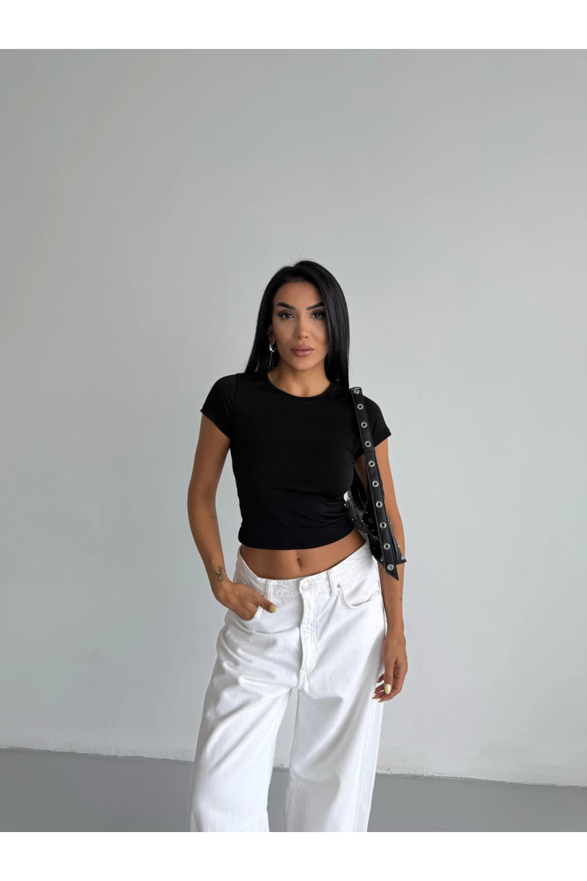 Kadın Siyah Bisiklet Yaka Sandy Bluz HZL25S-FRY123191