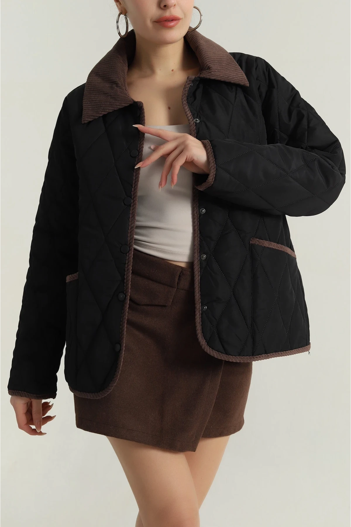 Kadın Siyah Çıt Çıt Kapamalı Kadife Detaylı Kapitone Mont HZL25W-BD152261