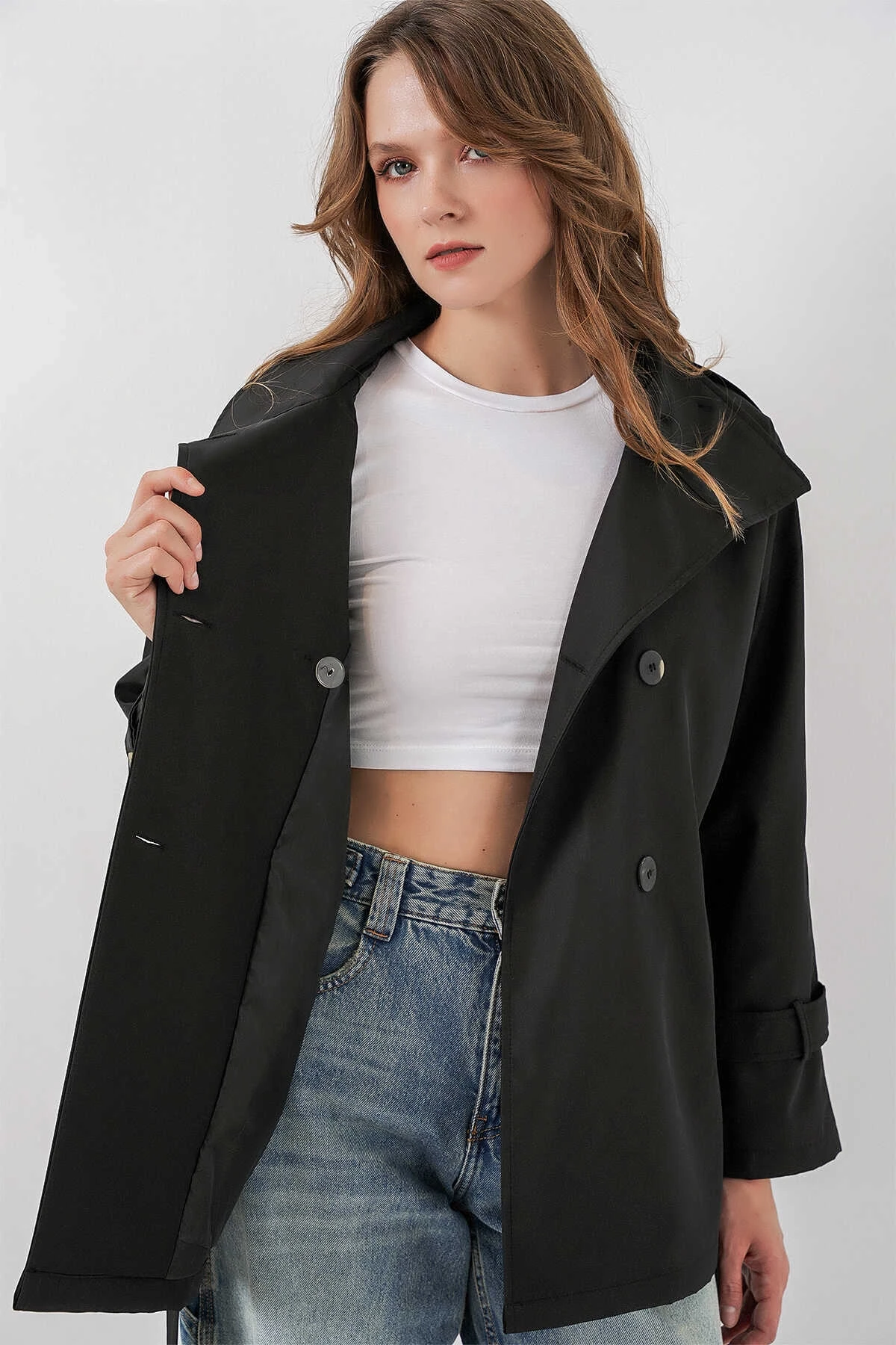Kadın Siyah Dik Yaka Kuşaklı Astarlı Kısa Trençkot HZL25W-BD159801
