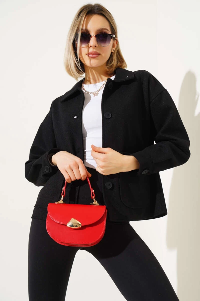 Kadın Siyah Düğmeli Cepli Kısa Kaşe Ceket HZL25W-BD107131