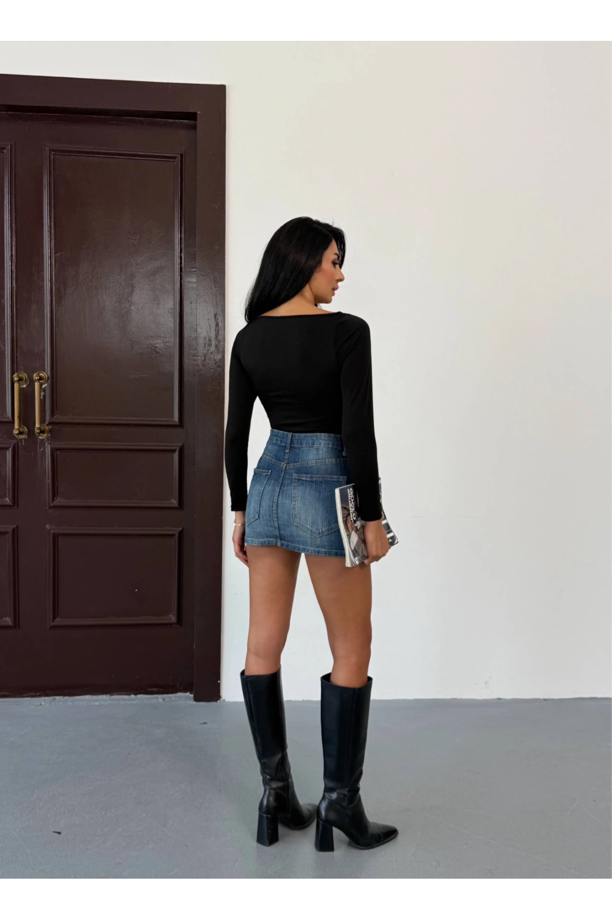 Kadın Siyah Göğüs Dekolteli Metal Detaylı Uzun Kollu Bluz HZL25W-FRY123501