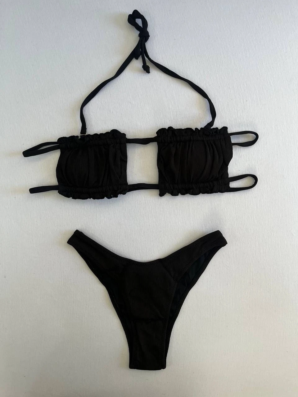 Kadın Siyah İp Bağlamalı Büzgülü Straplez Bikini Takım HZL25S-LC2226