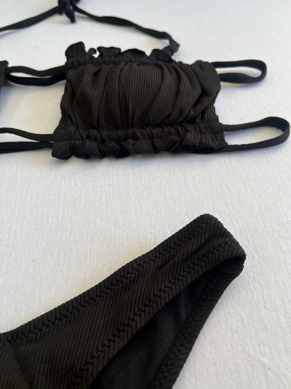 Kadın Siyah İp Bağlamalı Büzgülü Straplez Bikini Takım HZL25S-LC2226