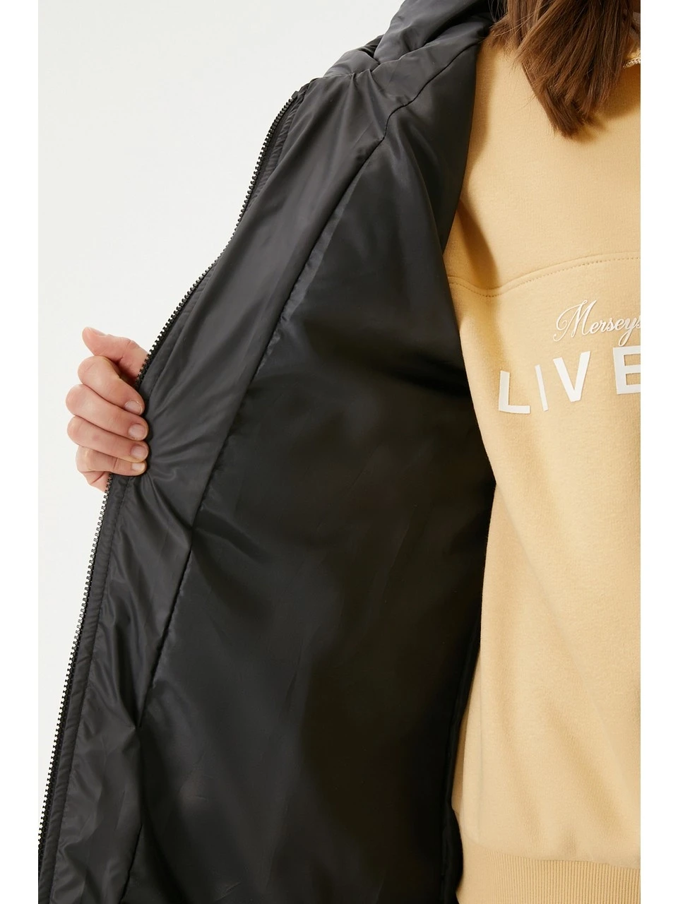 Kadın Siyah Kapşonlu Uzun Oversize Şişme Mont HZL22W-BD151201