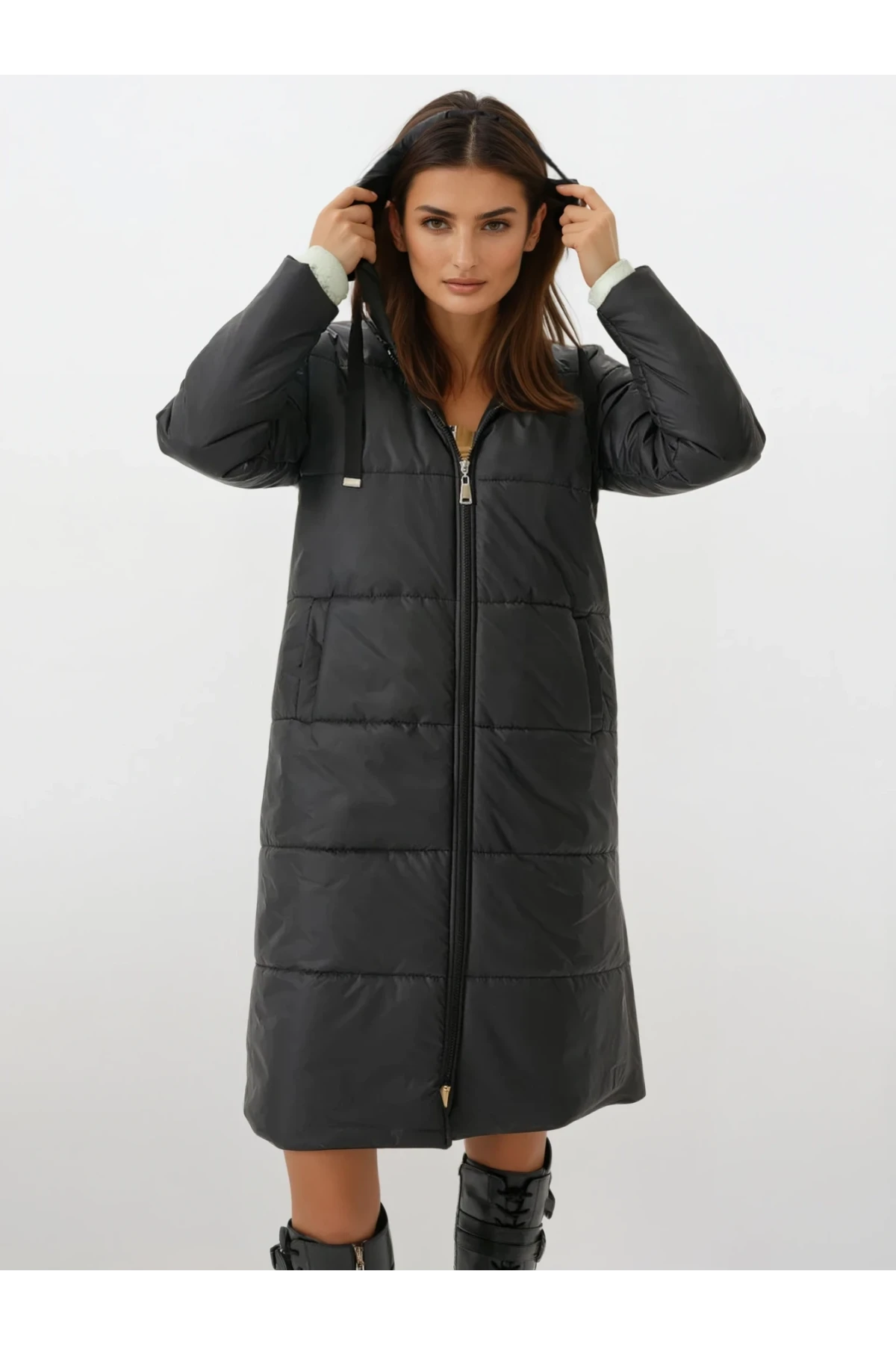 Kadın Siyah Kapşonlu Uzun Oversize Şişme Mont HZL22W-BD151201