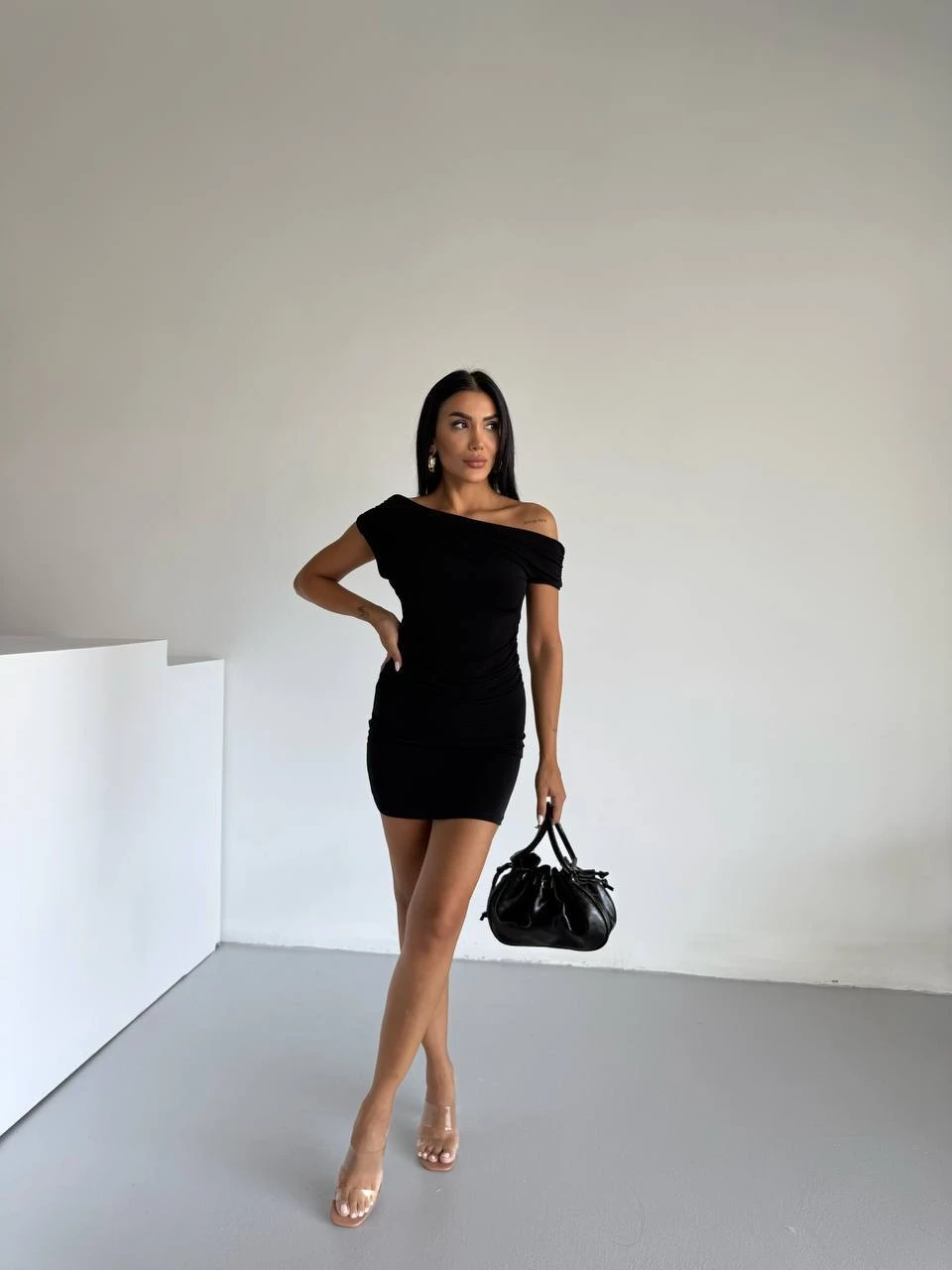 Kadın Siyah Kayık Yaka Yandan Drapeli Mini Elbise HZL25S-FRY123261