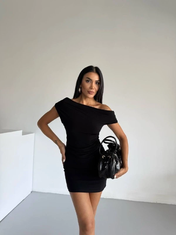 Kadın Siyah Kayık Yaka Yandan Drapeli Mini Elbise HZL25S-FRY123261