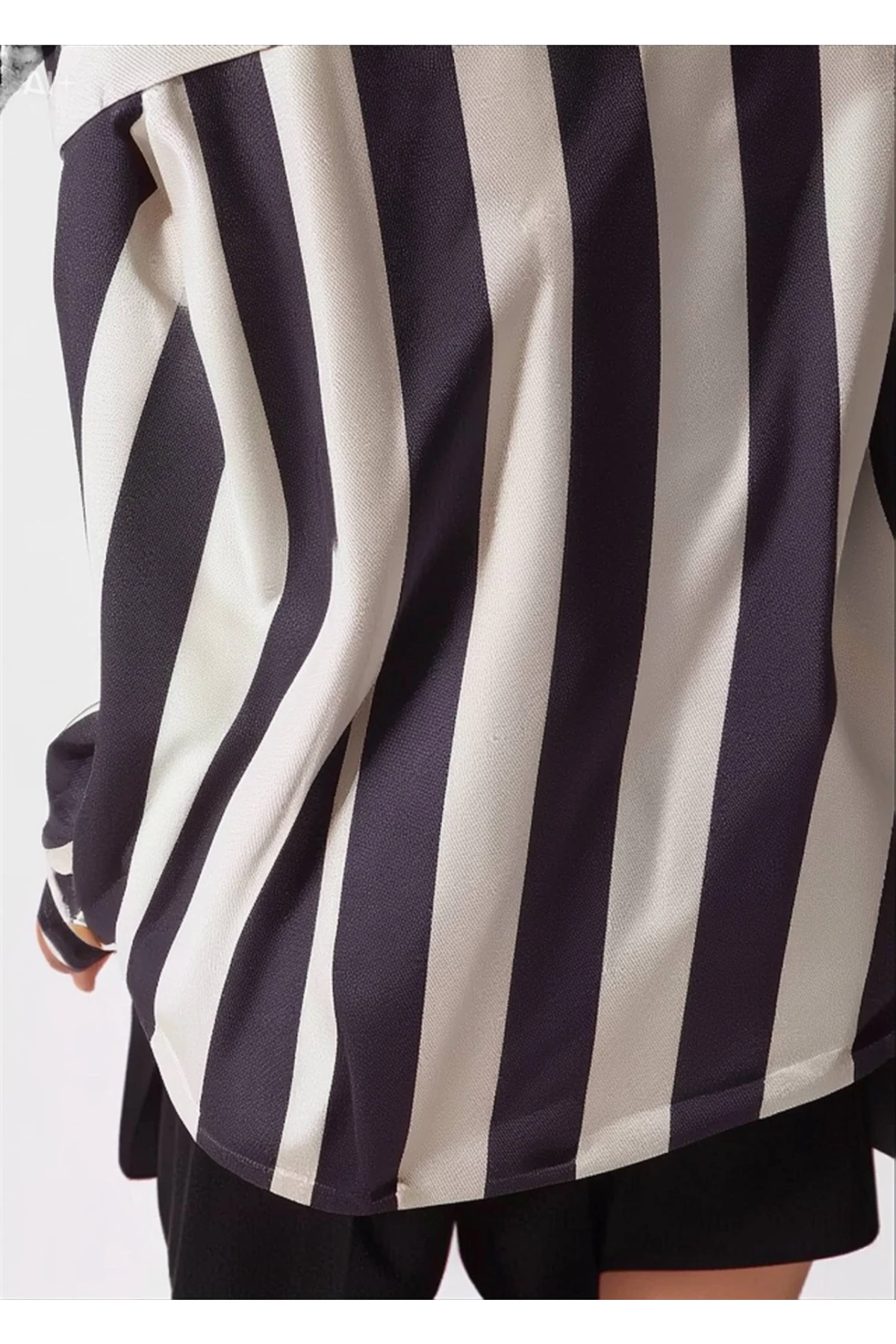 Kadın Siyah Krem Çizgili Saten Gömlek HZL23S-BD1201731