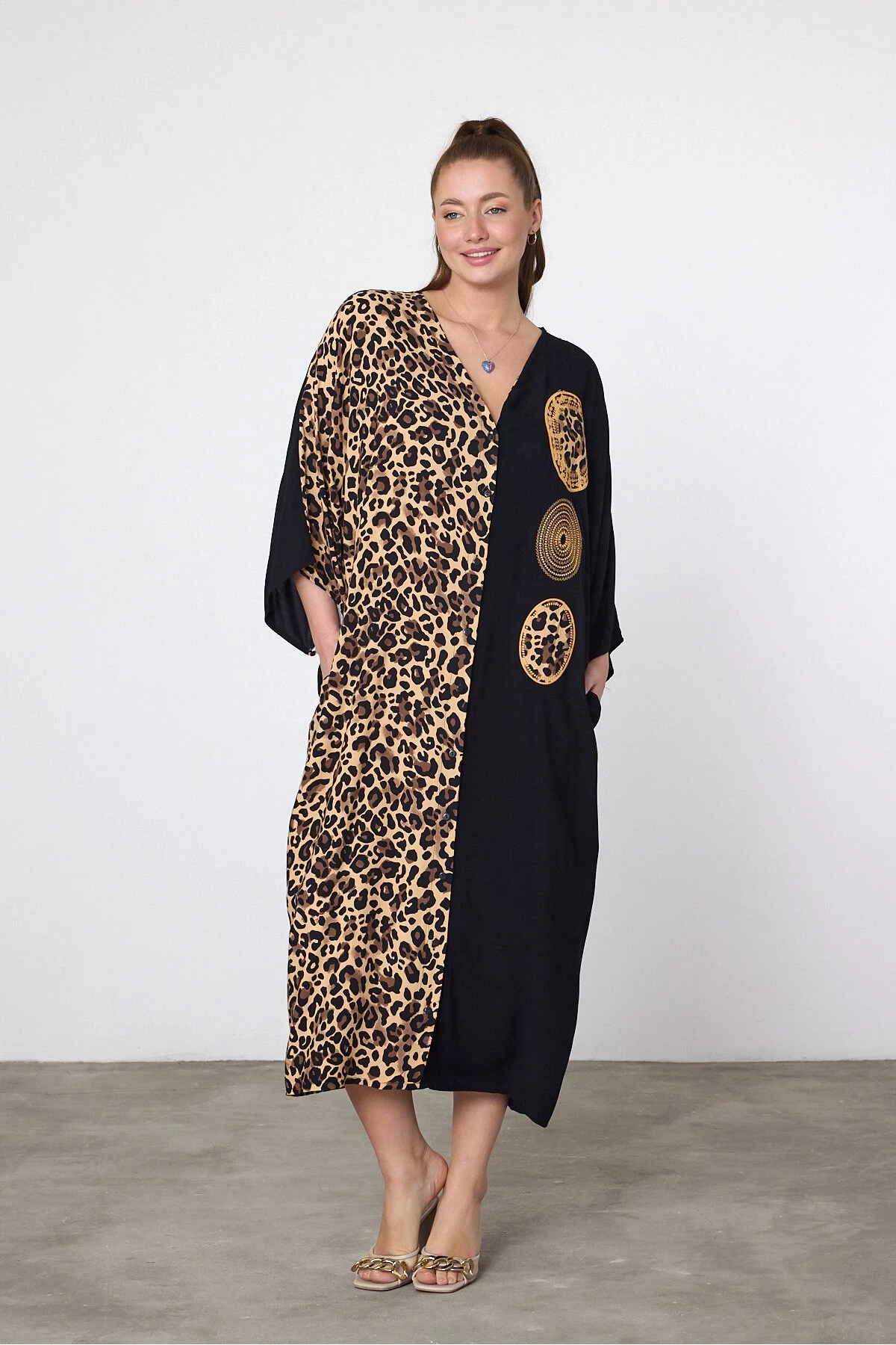 Kadın Siyah Leopar Nakış Detay Büyük Beden Gömlek Elbise HZL25S-VM110881