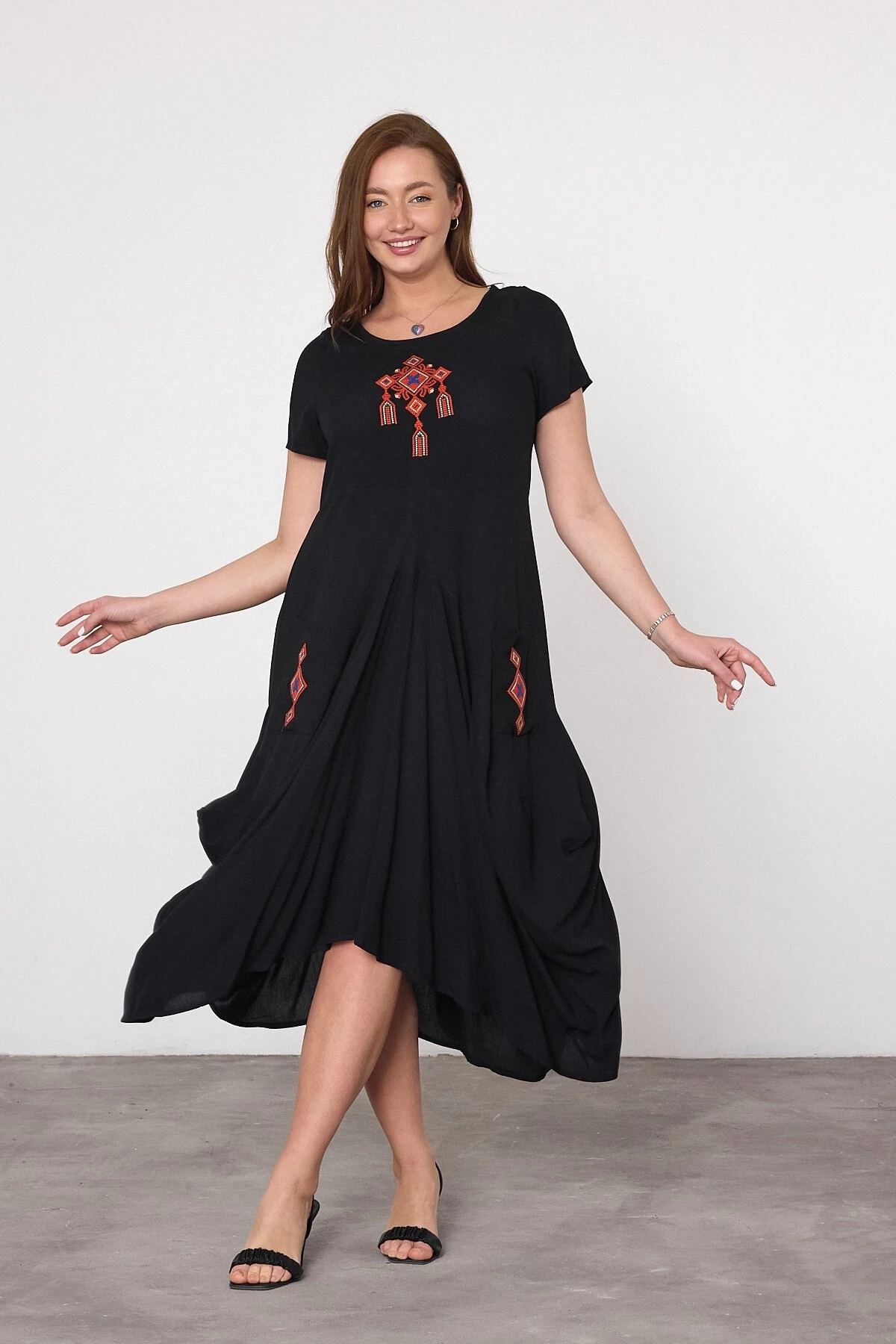 Kadın Siyah Nakış Detaylı Cepli Şalvar Elbise HZL25S-VM10361