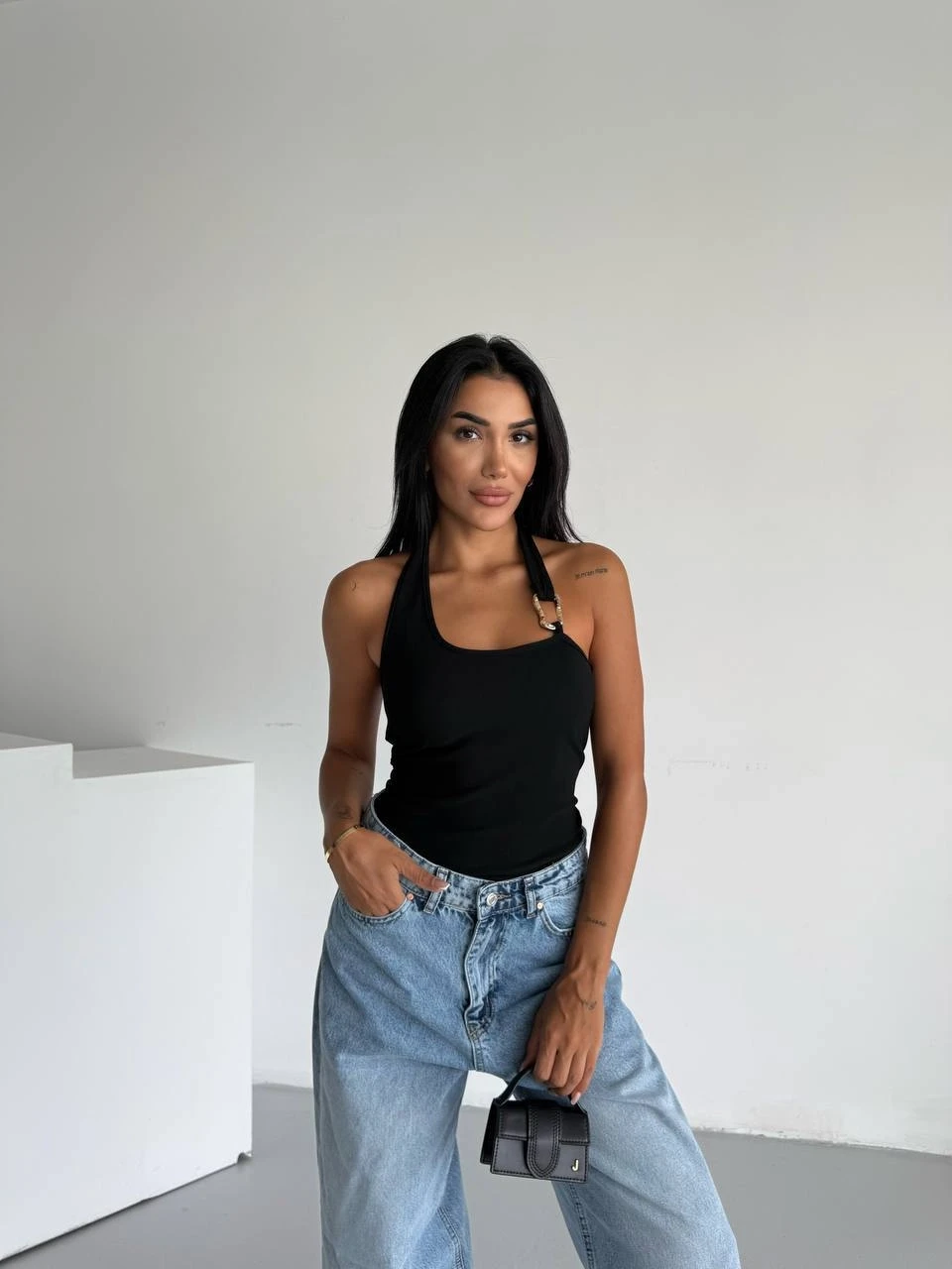 Kadın Siyah Ottoman Kumaş Halter Yaka Toka Detay Bluz HZL26W-FRY123321