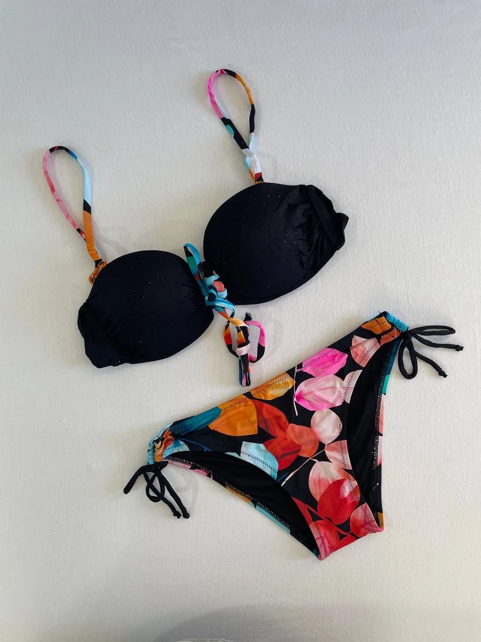 Kadın Siyah Taş İşlemeli Astarlı Bikini Takım HZL25S-LC207