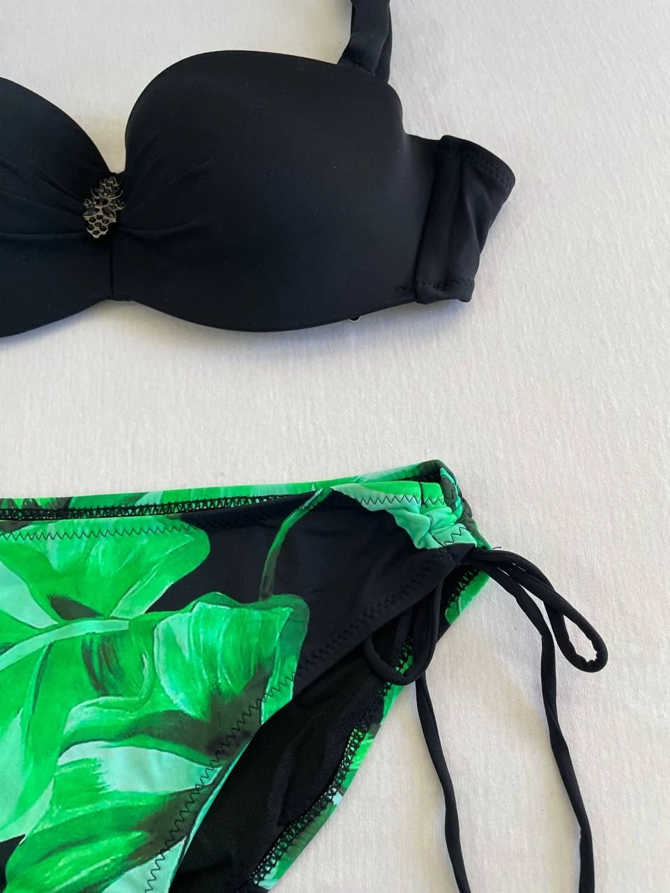 Kadın Siyah Toka Detaylı Yeşil Desen Bikini Takım HZL25S-LC3352