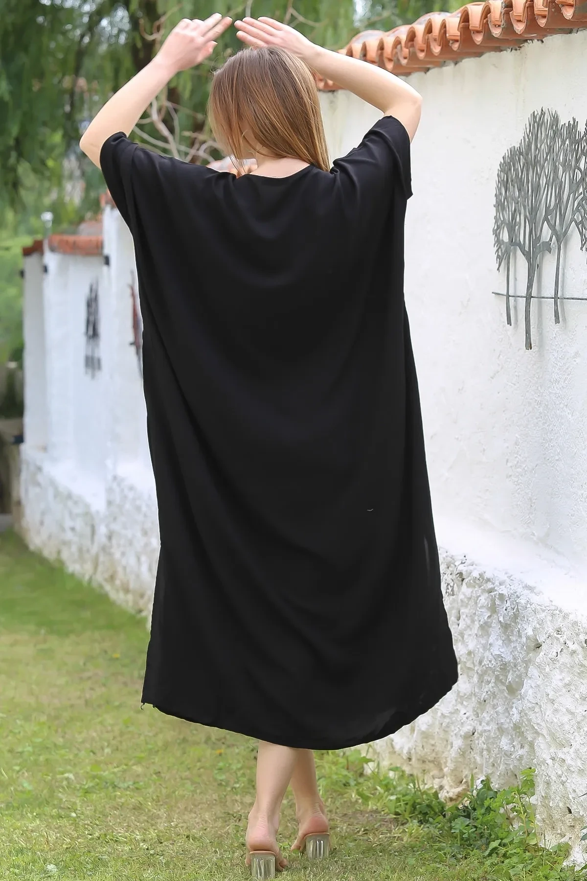 Kadın Siyah V Yaka Yarasa Kol Gizli Cepli Yırtmaçlı Viskon Elbise HZL25S-VM10461