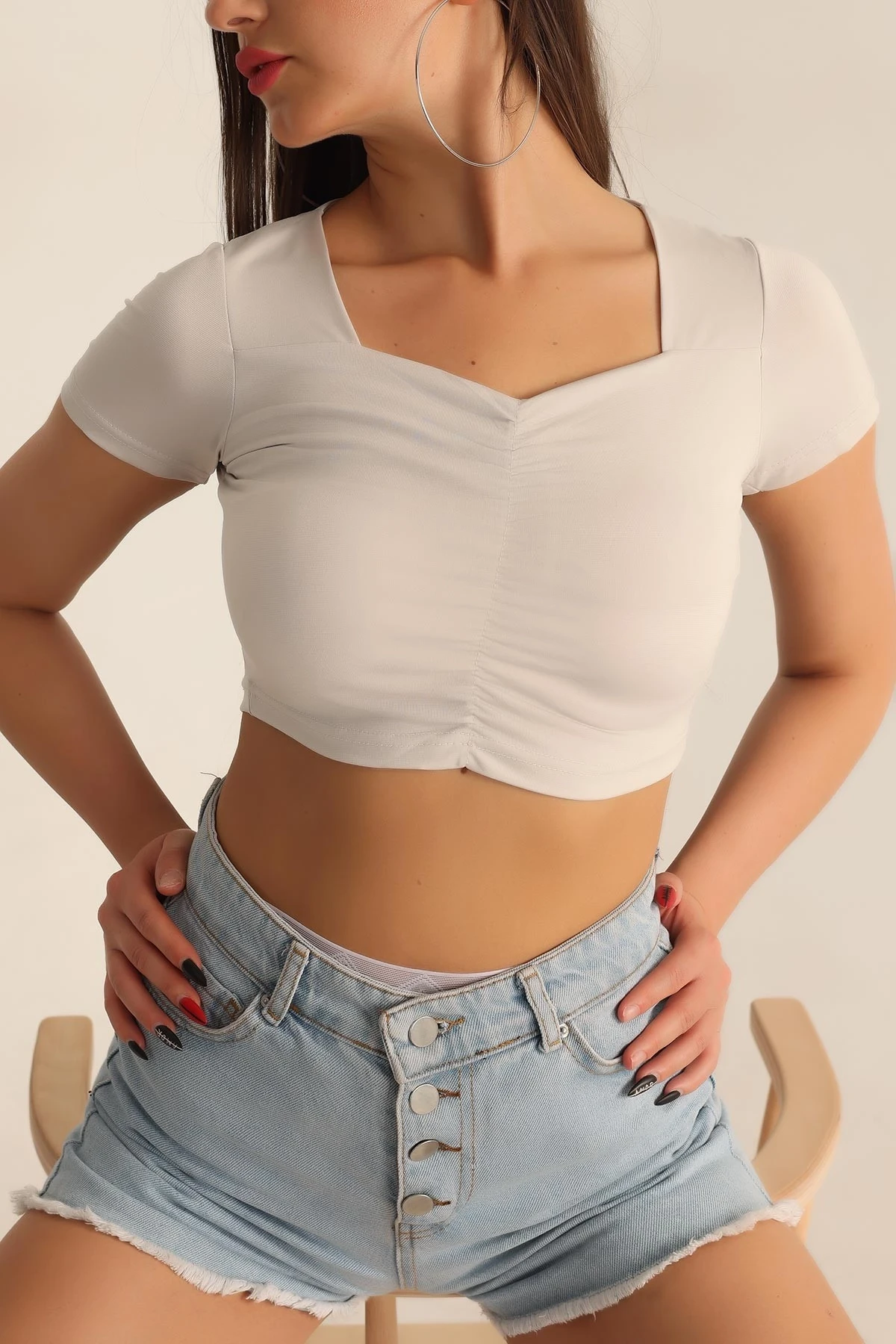 Kadın Taş Kare Yaka Ön Büzgülü Crop Bluz HZL23S-SND120151