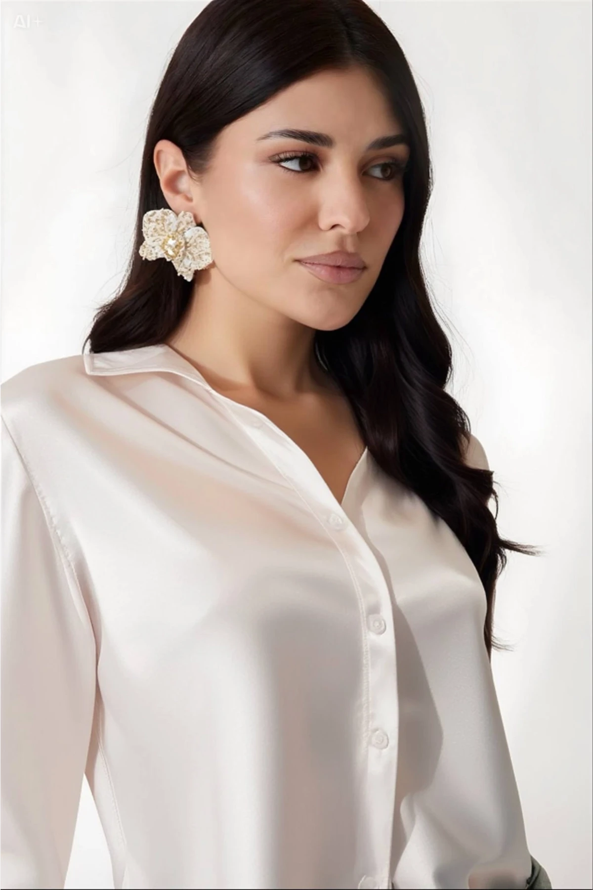 Kadın Yeni Krem Hafif Dökümlü Saten Yüzeyli Gömlek HZL22W-BD139641