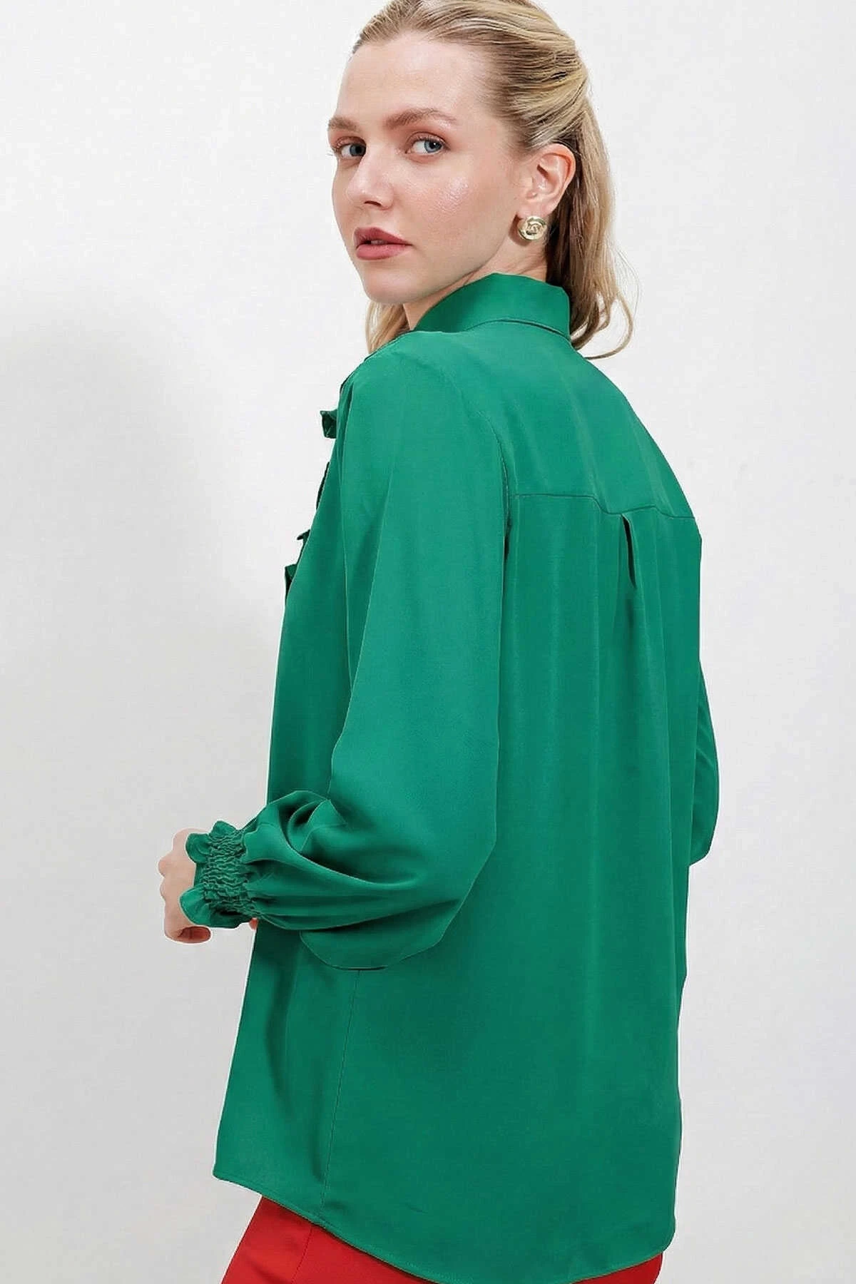 Kadın Zümrüt Fırfır Detaylı Uzun Kollu Şık Gömlek HZL25W-BD1202231