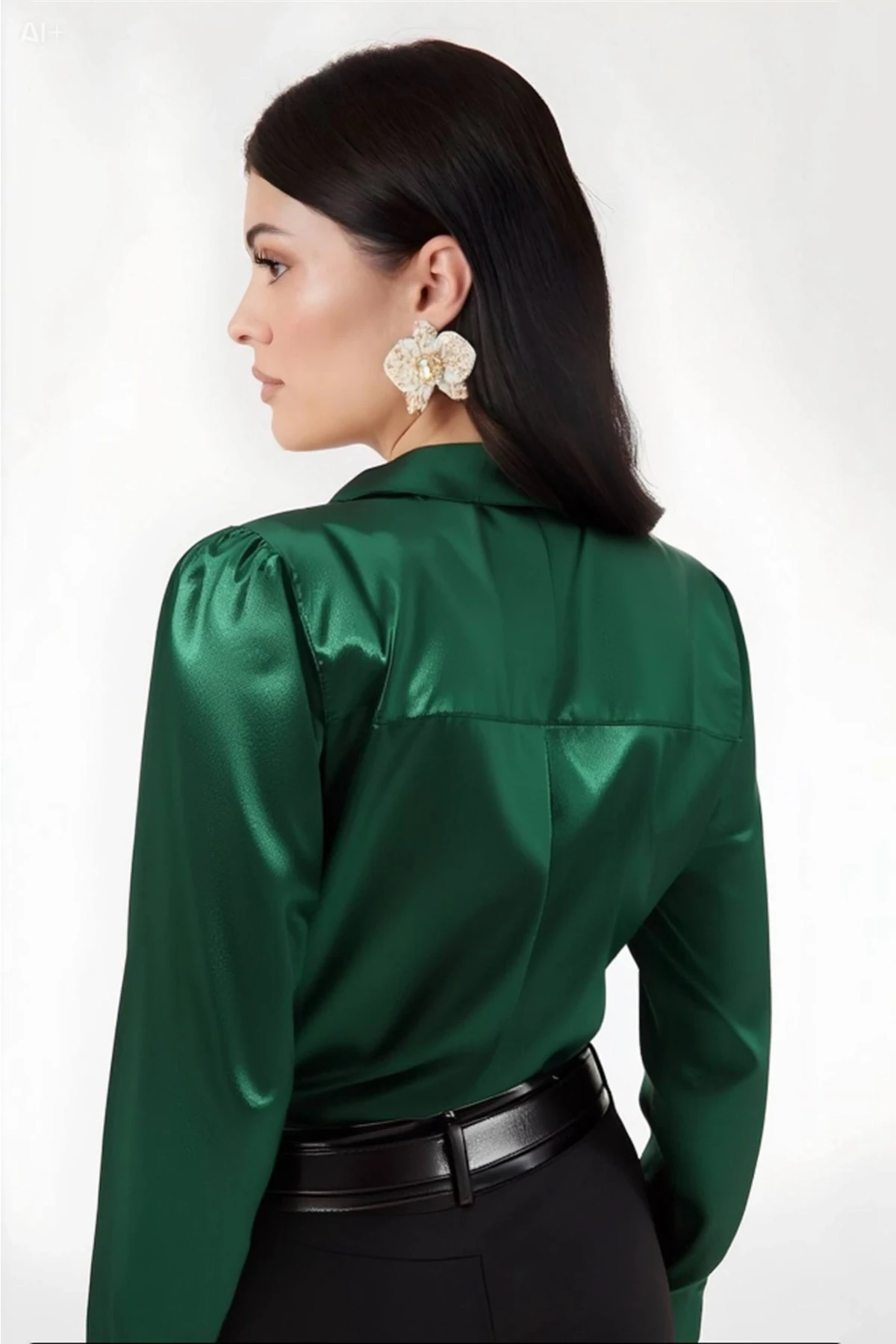 Kadın Zümrüt Yeşili Hafif Dökümlü Saten Yüzeyli Gömlek HZL22W-BD139641