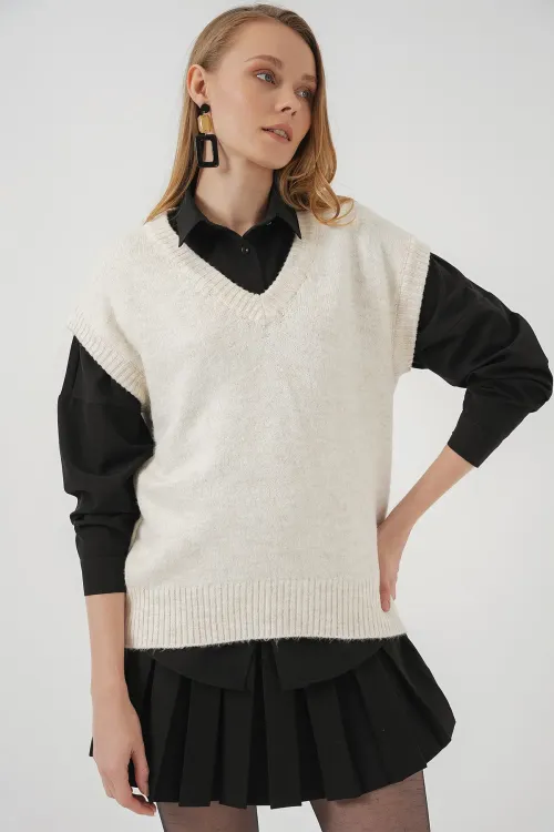 15914 V Yaka Triko Süveter - Ekru