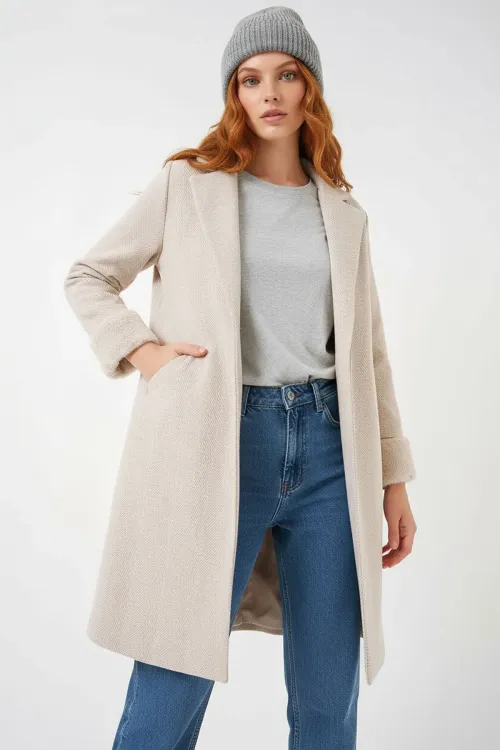 9145 Kadın Kolları Tüylü Balık Sırtı Kaşe Kaban - Krem