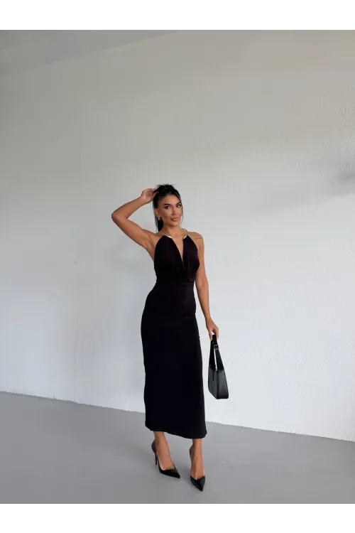Kadın Siyah Boyundan Aksesuarlı Yandan Yırtmaçlı Midi Boy Sandy Elbise HZL26S-FRY123841