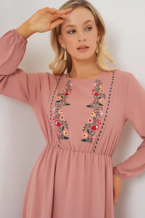 Kadın Nakışlı Uzun Tesettür Elbise 2550 - Pudra