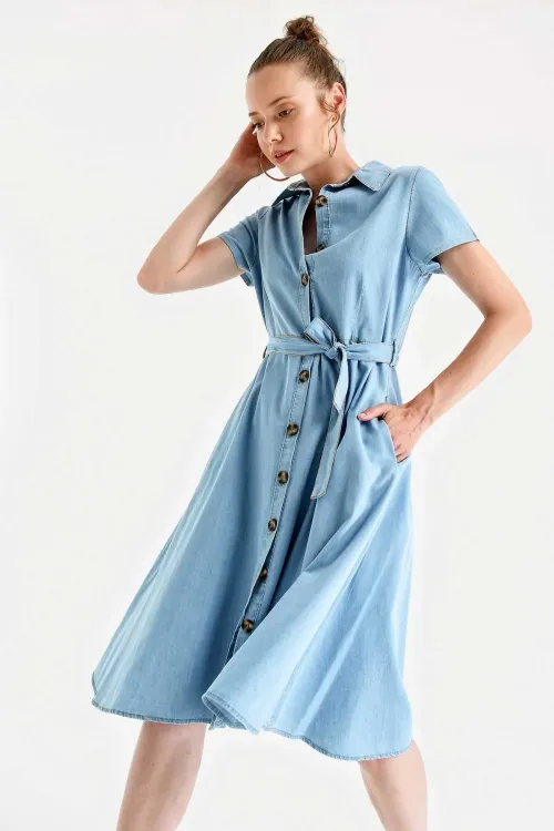 1677 Boydan Düğmeli Kuşaklı Kot Elbise - Mavi
