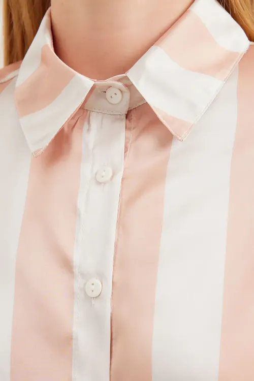 3964 Hafif Dökümlü Çizgili Saten Gömlek - Bisküvi