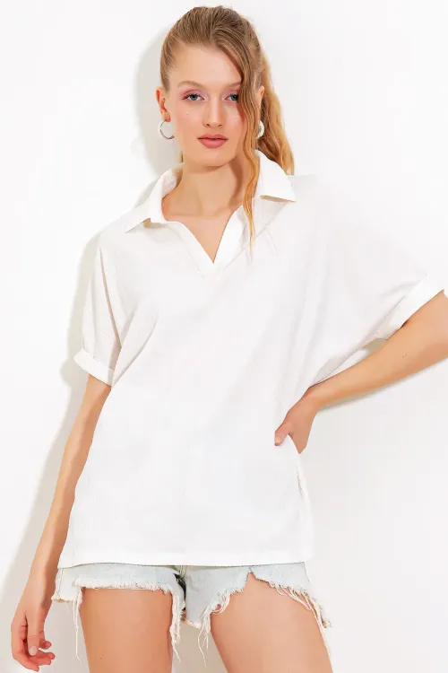 Kadın Beyaz Oversize Polo Yaka Örme Bluz 0486