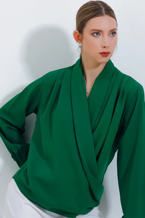 Kadın Zümrüt Yeşili Kruvaze Yaka Dökümlü Saten Bluz 0492