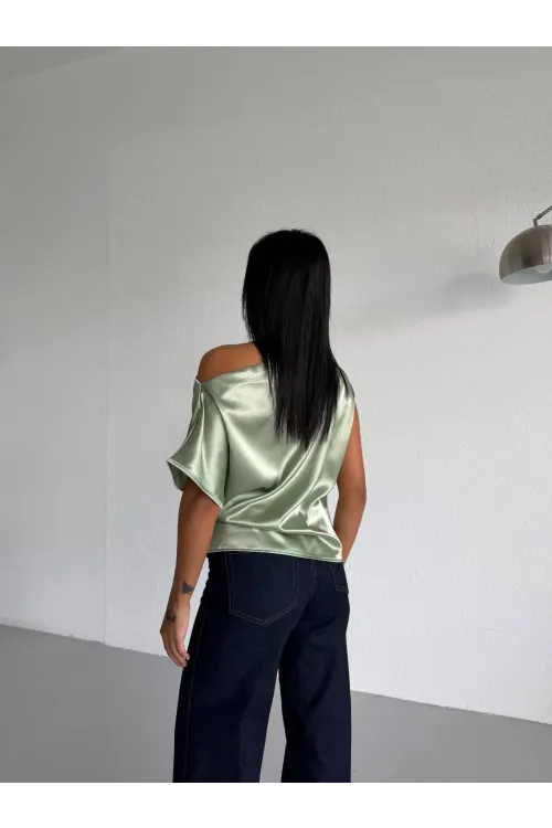 Kadın Çağla Yeşili Tek Omuz Asimetrik Kesim Saten Bluz HZL26W-FRY121171