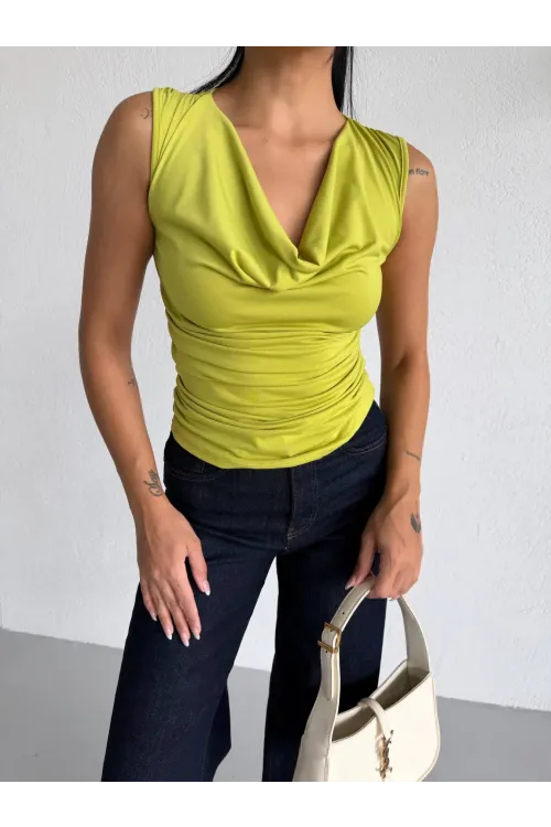 Kadın Fıstık Degaje Yaka Yanlardan Drapeli Sandy Bluz HZL25S-FRY123131