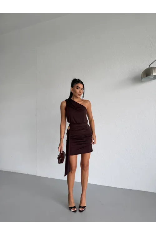 Kadın Kahverengi Tek Omuz Toka Detaylı Drapeli Sandy Kumaş Mini Elbise HZL26S-FRY123881