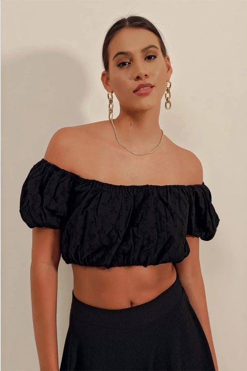 Kadın Siyah Carmen Yaka Bel Büzgülü Fistolu Straplez Bluz HZL23S-BD104811