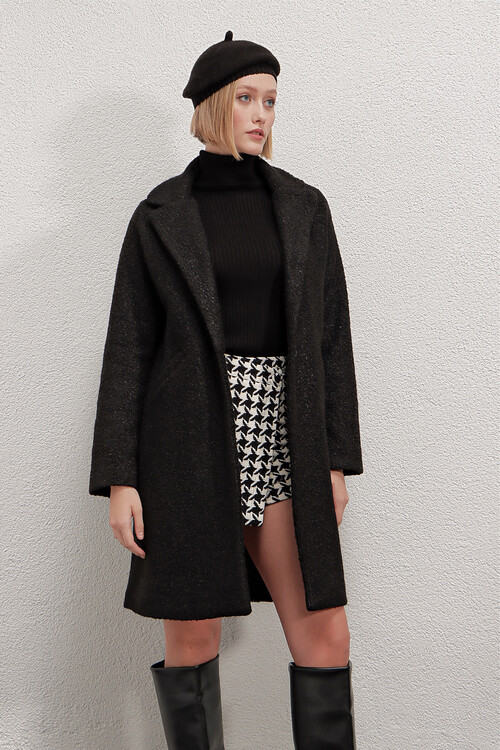 Kadın Siyah Tek Düğmeli Çift Cepli Astarlı Buklet Kaşe Kaban HZL22W-BD190821