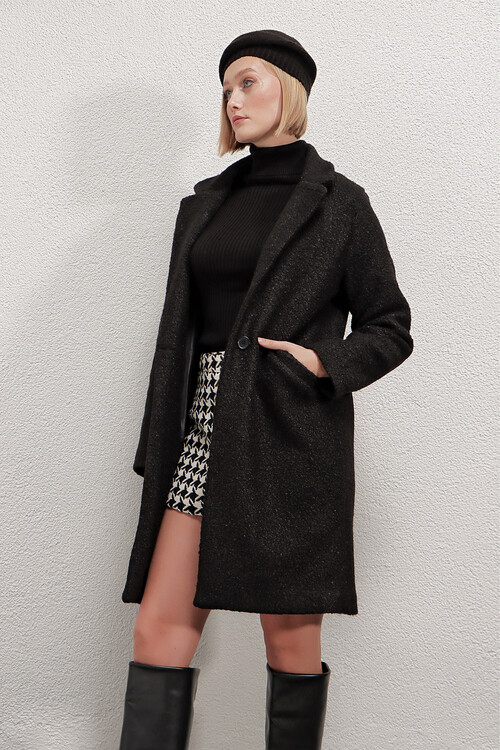 Kadın Siyah Tek Düğmeli Çift Cepli Astarlı Buklet Kaşe Kaban HZL22W-BD190821