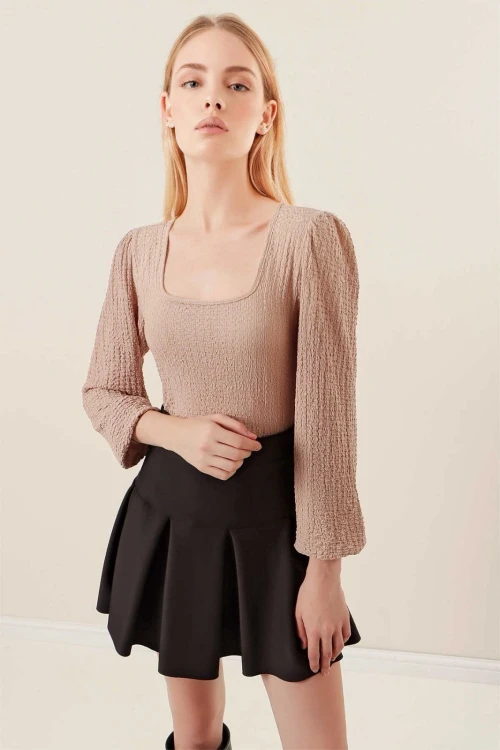 Kadın Bej Balon Kol Dokulu Kare Yaka Trend Örme Bluz HZL23W-BD104421