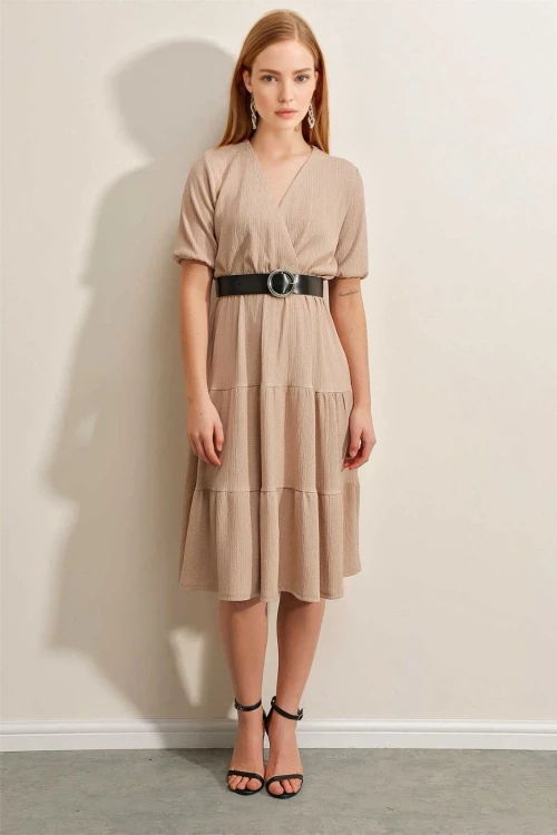 Kadın Bej  V Yaka Beli Lastikli Siyah Kemerli Örme Elbise HZL23S-BD123771