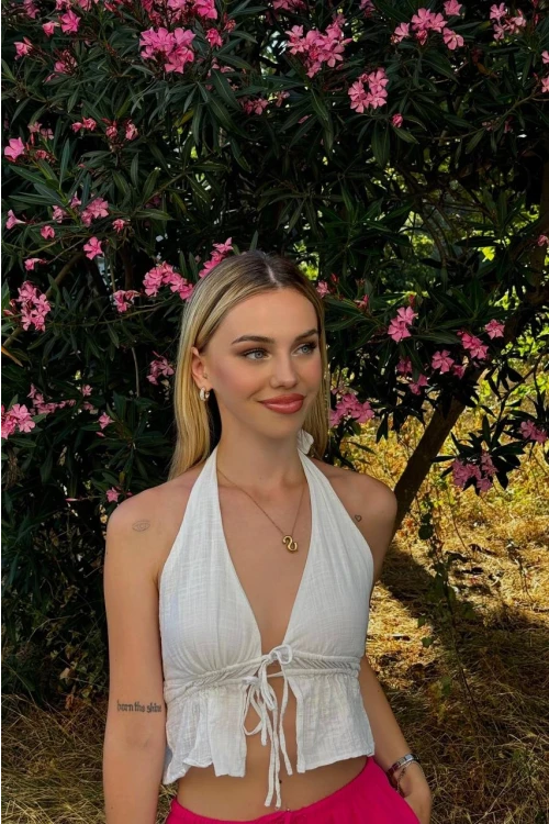 Kadın Beyaz Boyundan Bağlamalı Sırtı Açık Keten Bluz HZL24S-ZK11081