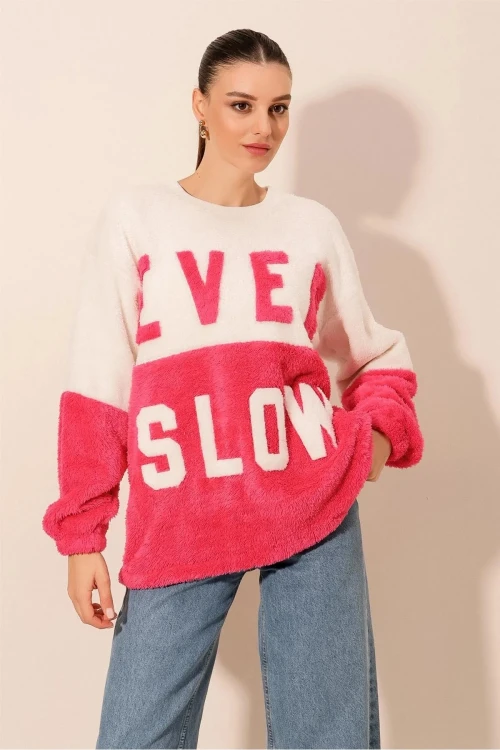 Kadın Fuşya Beyaz Blok EVER SLOW Baskılı Rahat Peluş Sweatshirt HZL23W-BD1554781