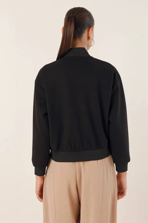 Kadın Siyah Çift Cepli Çıt Çıt Kapamalı İçi Saten Astarlı Crop Ceket HZL24W-BD106881
