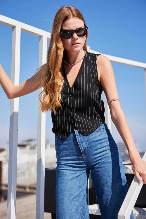 Kadın Siyah Çizgili Düğmeli Astarsız Dokuma Yelek HZL24S-BD167941