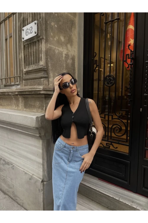 Kadın Siyah Düğmeli Crop Triko Yelek HZL24S-ZK10231