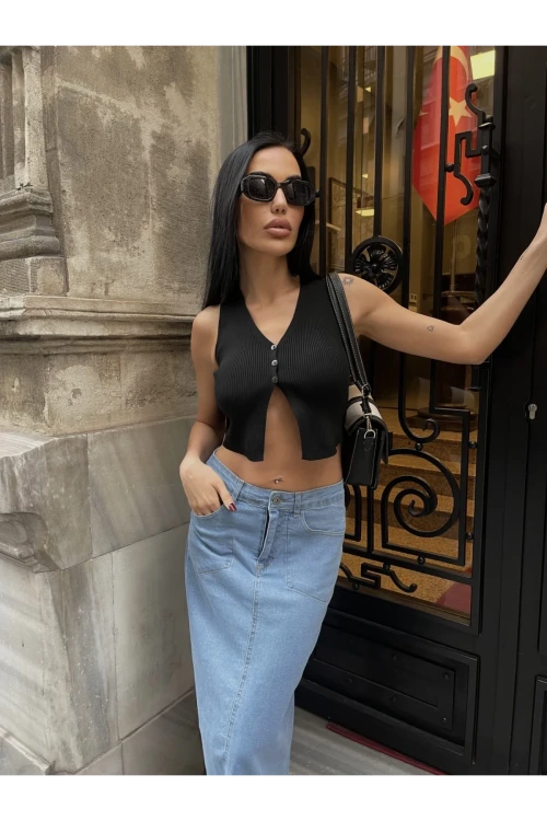 Kadın Siyah Düğmeli Crop Triko Yelek HZL24S-ZK10231
