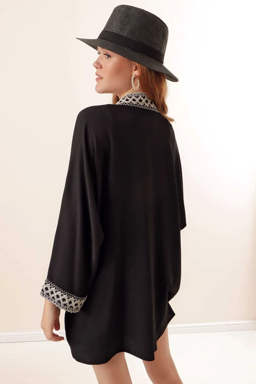 Kadın Siyah Nakış Detaylı  Kısa Kimono HZL24S-BD158661