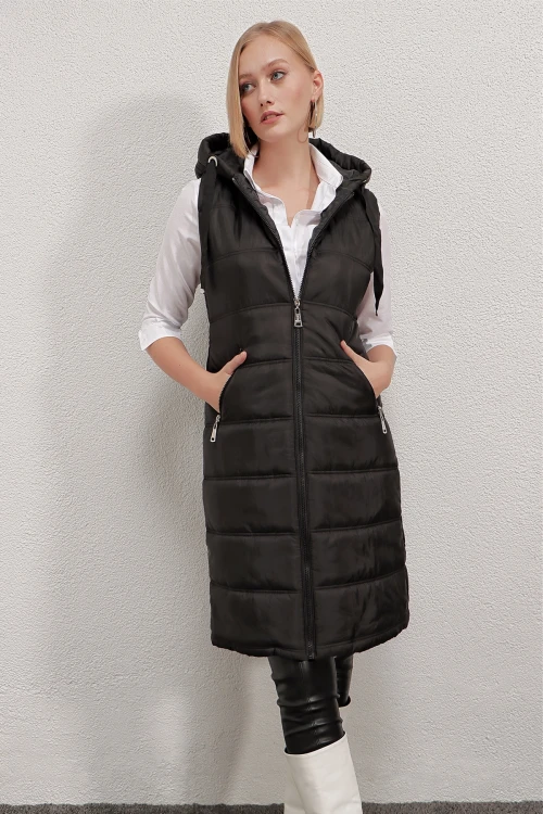 Kadın Siyah Sabit Kapüşonlu Astarlı Uzun Şişme Yelek HZL22W-BD151401