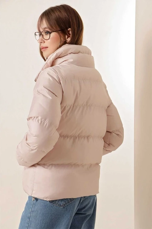 Kadın Bej Dik Yaka Bel Büzgülü Şişme Mont HZL25W-BD131791