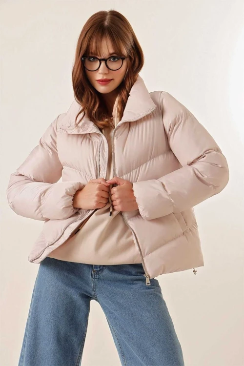 Kadın Bej Dik Yaka Bel Büzgülü Şişme Mont HZL25W-BD131791